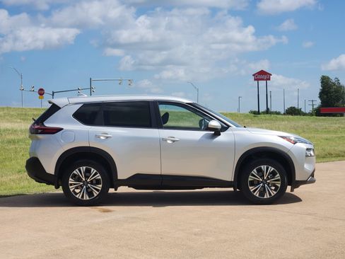 Used 2023 Nissan Rogue SV FWD image 7