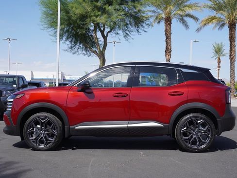 Used 2025 Nissan Kicks SR w/ Interior Electronics Package FWD image 2