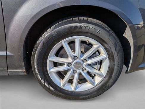 Used 2018 Dodge Grand Caravan SXT FWD image 22