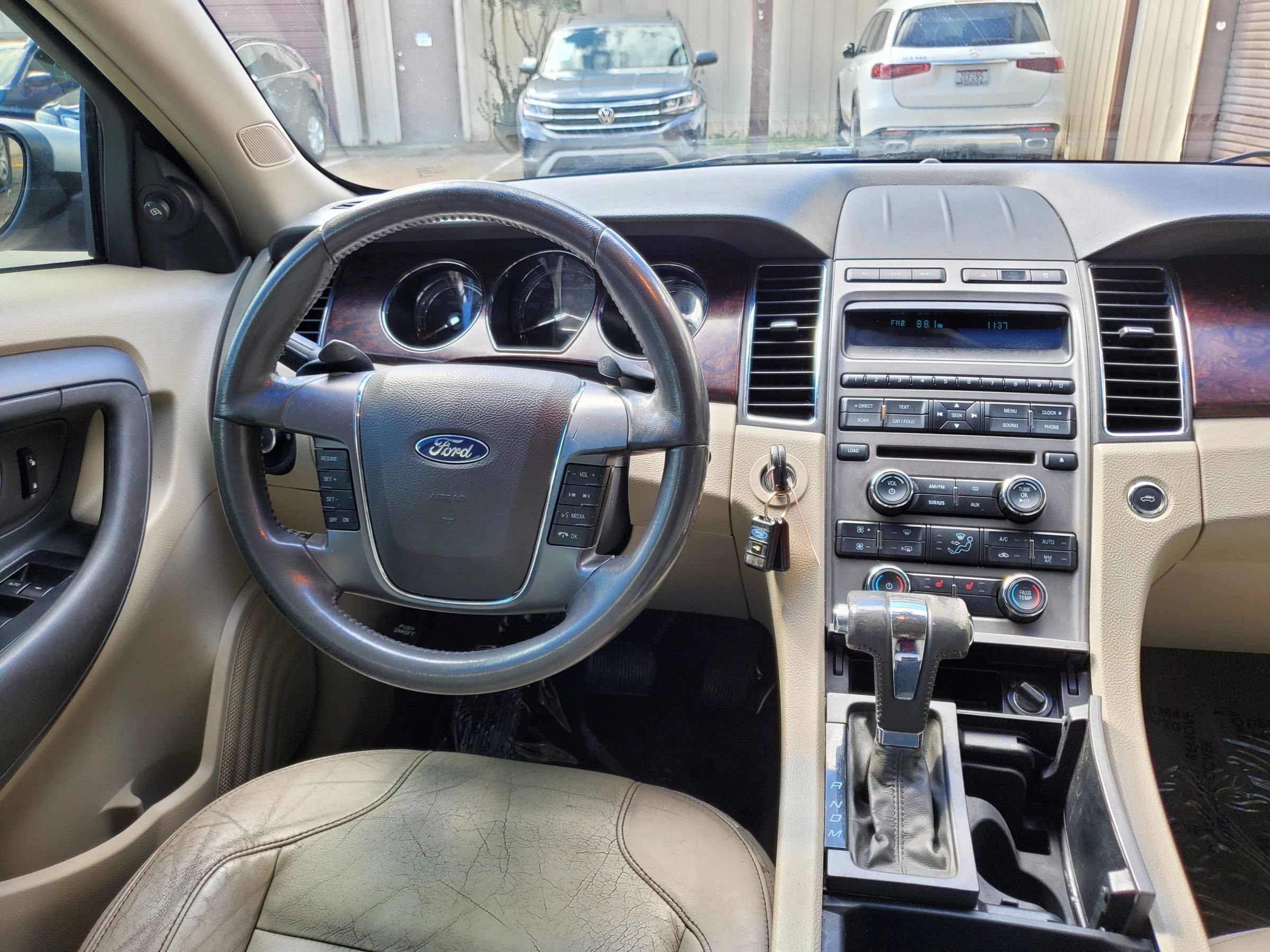 Used 2010 Ford Taurus SEL FWD image 32
