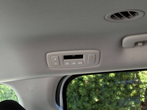 Used 2026 Kia Carnival FWD image 24