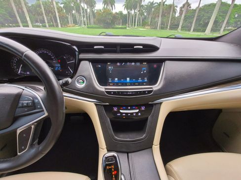 Used 2017 Cadillac XT5 FWD image 14