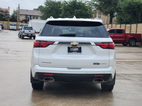 Used 2022 Chevrolet Traverse Premier FWD image 13