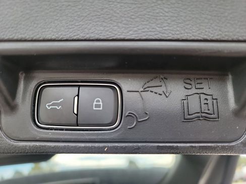 Used 2022 Ford Explorer XLT w/ Equipment Group 202A image 32