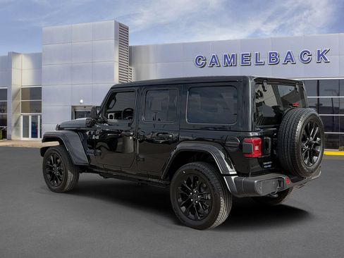Used 2025 Jeep Wrangler Unlimited Sahara w/ Safety Group AWD/4WD image 4