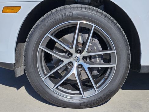 Certified 2025 Porsche Macan image 14
