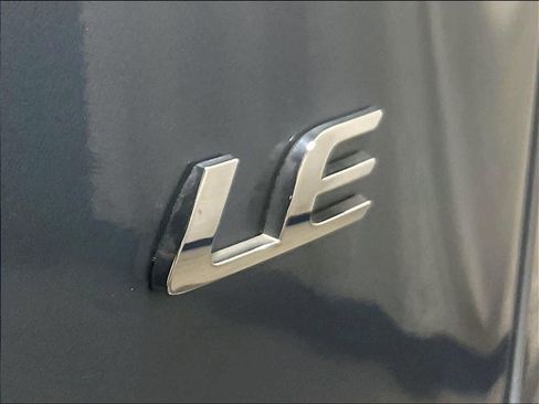 Used 2020 Toyota Corolla LE image 28