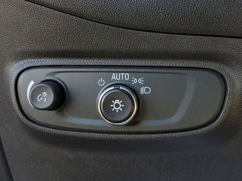 Used 2022 Chevrolet Equinox RS image 36