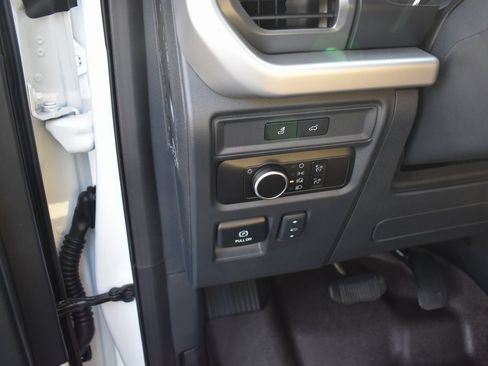 Used 2023 Ford Expedition XLT image 16