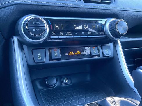 Used 2023 Toyota RAV4 XLE Premium image 35