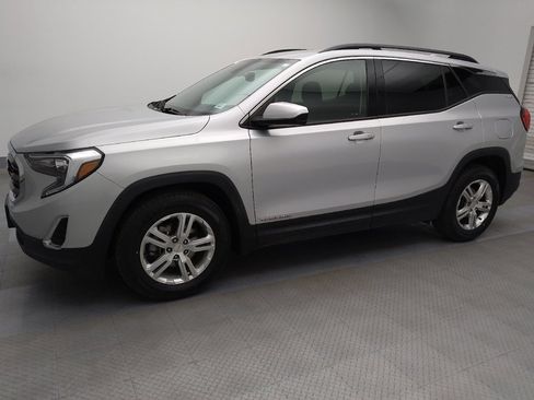 Used 2020 GMC Terrain SLE w/ Driver Convenience Package image 2