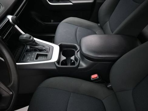Used 2019 Toyota RAV4 LE w/ Carpet Mat Package FWD image 25