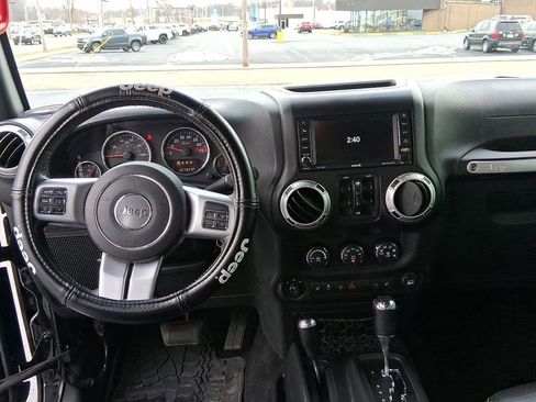 Used 2015 Jeep Wrangler Unlimited Rubicon image 13