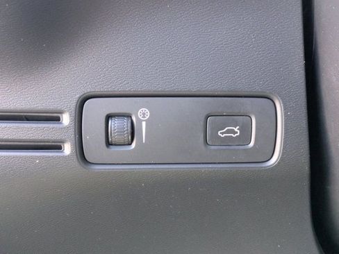 Used 2019 Volvo XC40 T5 Momentum AWD/4WD image 25
