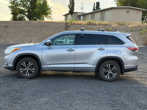 Used 2016 Toyota Highlander XLE AWD/4WD image 8