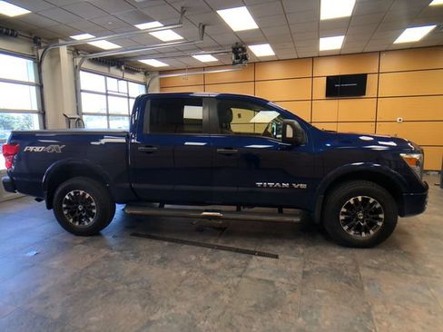 Used 2018 Nissan Titan PRO-4X w/ Pro-4x Convenience Package AWD/4WD image 8