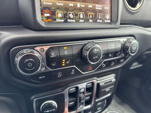 Used 2021 Jeep Wrangler Unlimited Sahara image 4