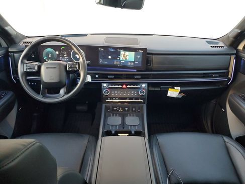 Used 2025 Hyundai Santa Fe Calligraphy FWD image 11