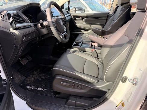 New 2026 Honda Odyssey Touring image 8