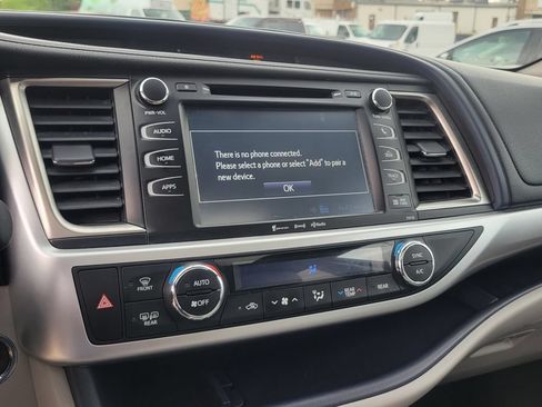 Used 2016 Toyota Highlander XLE AWD/4WD image 27