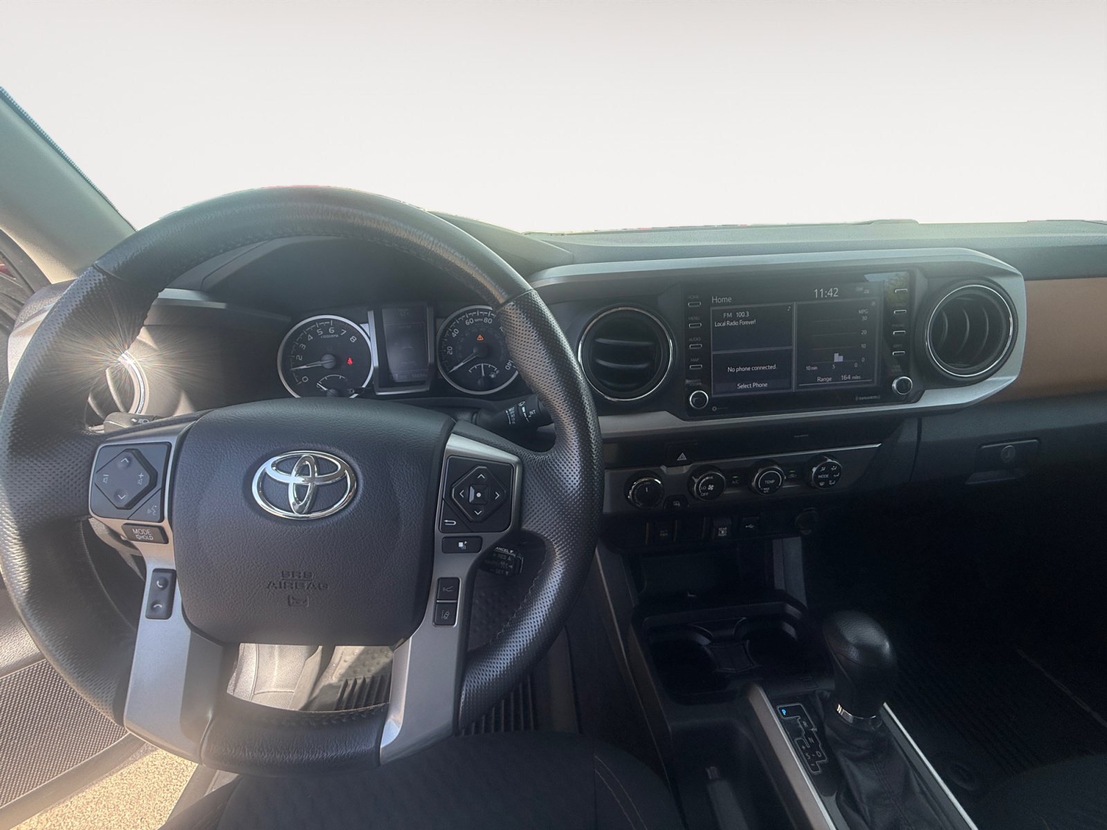 Used 2020 Toyota Tacoma SR5 AWD/4WD image 10