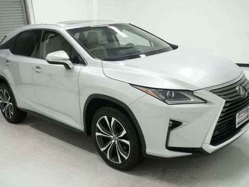 Used 2018 Lexus RX 350 FWD w/ Premium Package image 3