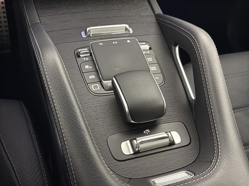 Used 2025 Mercedes-Benz GLS 580 4MATIC image 21