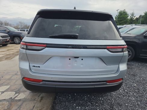 New 2026 Jeep Grand Cherokee Altitude AWD/4WD image 12