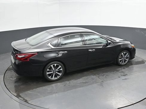 Used 2017 Nissan Altima 2.5 SR FWD image 10