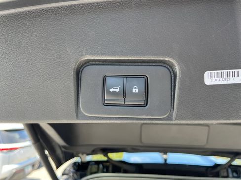 Used 2025 Nissan Rogue SV FWD image 23