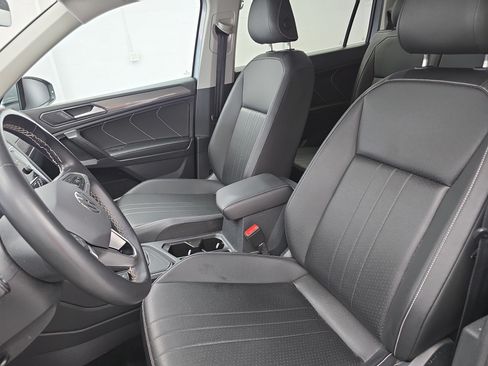 Used 2023 Volkswagen Tiguan SE FWD image 15