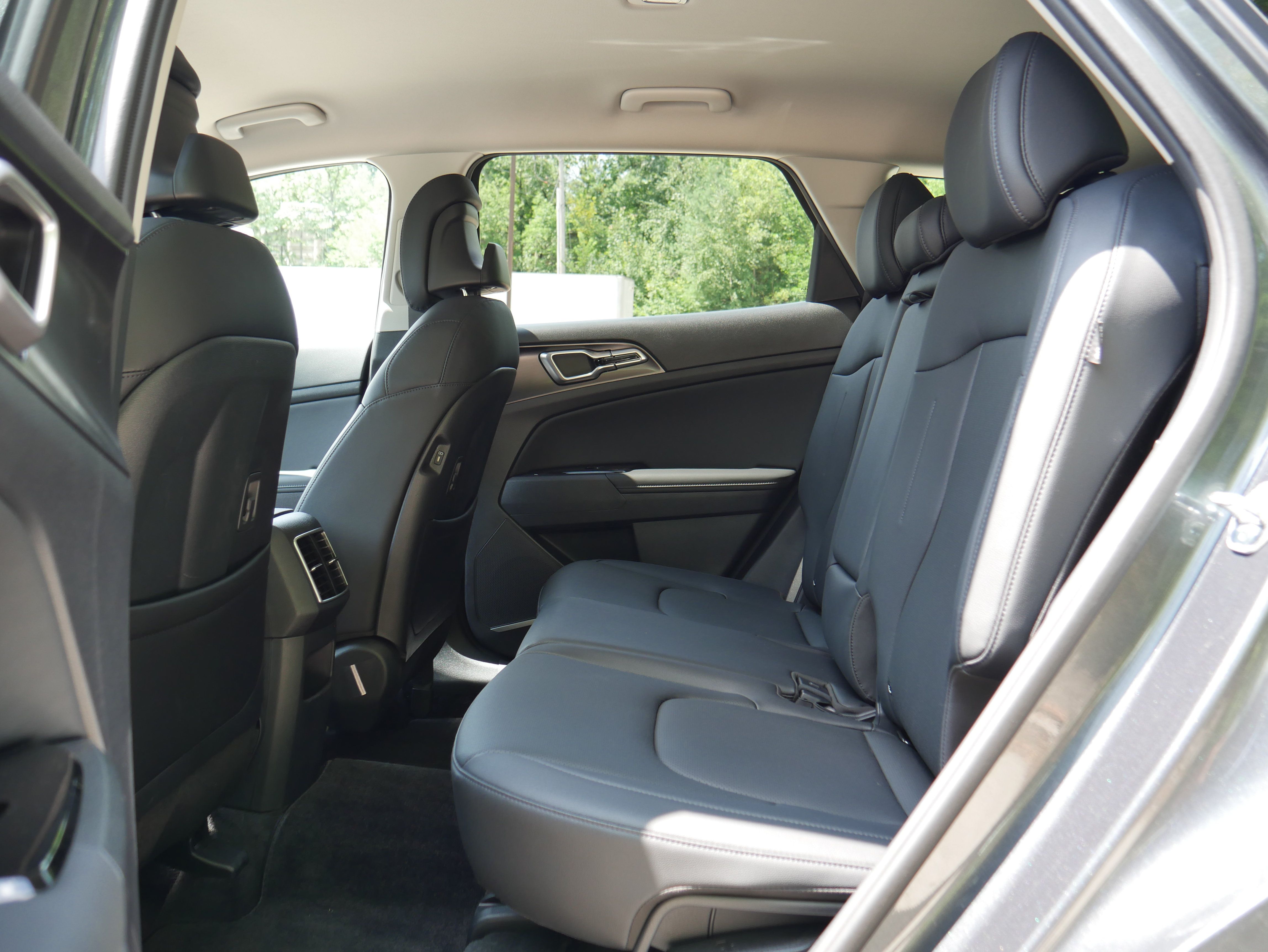 Used 2025 Kia Sportage EX AWD/4WD image 14