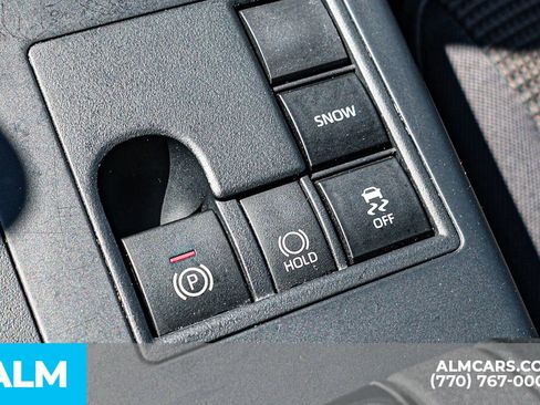 Used 2025 Toyota Highlander LE FWD image 44