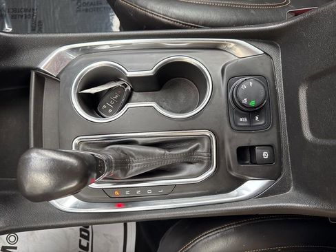 Used 2021 Chevrolet Traverse RS image 40