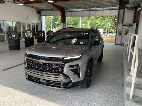 New 2026 Chevrolet Traverse RS w/ LPO, Floor Liner Package FWD image 4
