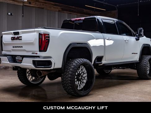 Used 2024 GMC Sierra 2500 AT4 w/ AT4 Preferred Package image 9