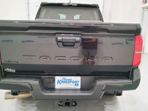 Used 2024 Toyota Tacoma TRD Off-Road image 5