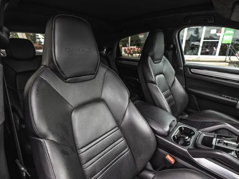 Used 2023 Porsche Cayenne Turbo S AWD/4WD image 33