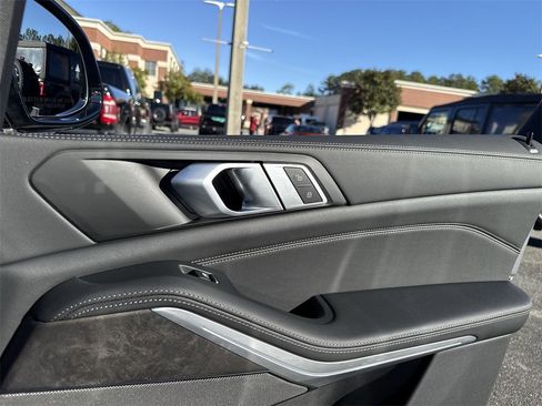 Used 2025 BMW X5 xDrive40i w/ Executive Package image 27