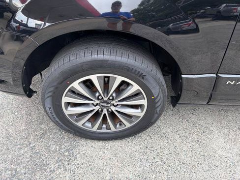 Used 2016 Lincoln Navigator Select AWD/4WD image 13