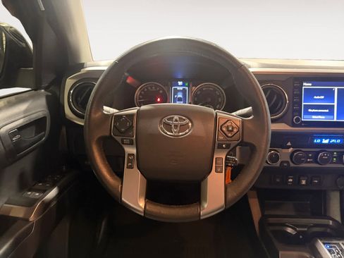 Used 2022 Toyota Tacoma SR5 AWD/4WD image 13