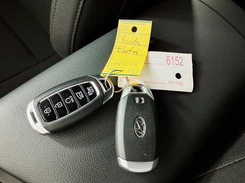 Certified 2021 Hyundai Elantra SEL FWD image 24
