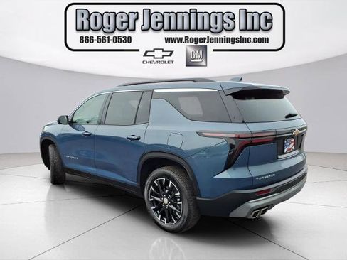 Used 2025 Chevrolet Traverse LT w/ Sun and Wheel Package image 3