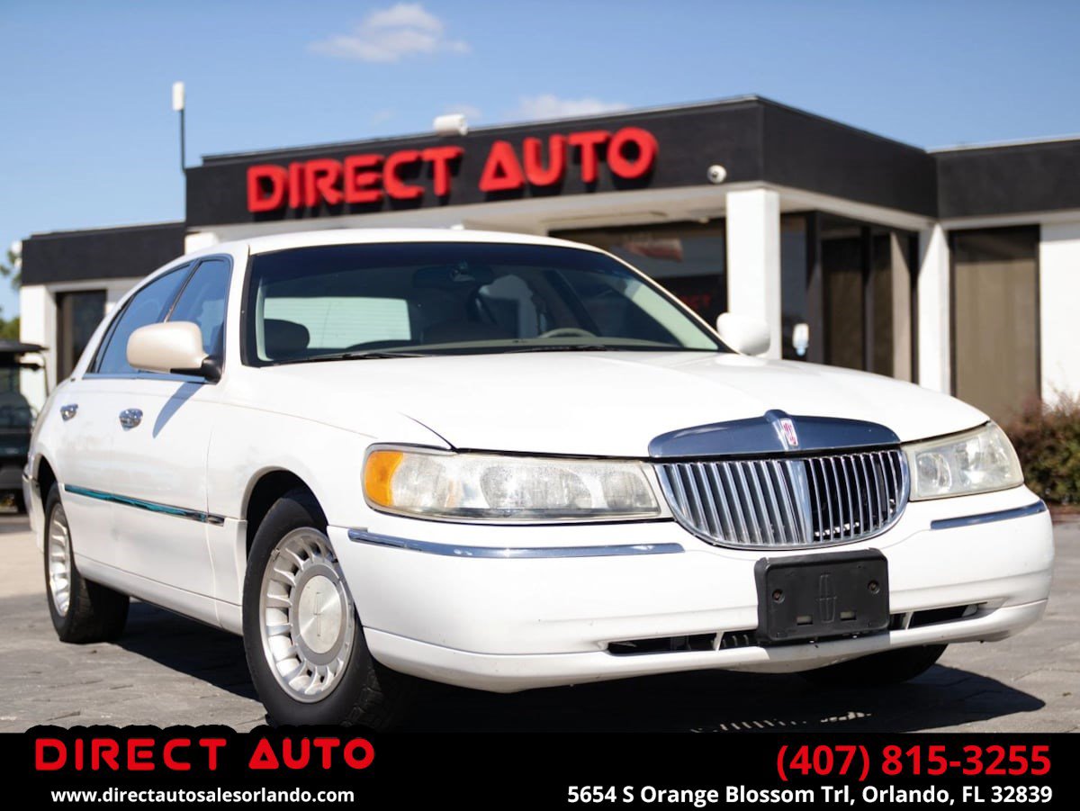 Used 2000 Lincoln Town Car Executive RWD image 1