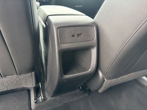 Used 2025 Chevrolet Trax LT FWD image 17