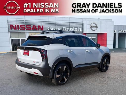 New 2026 Nissan Kicks SR w/ Cold Weather Package image 3