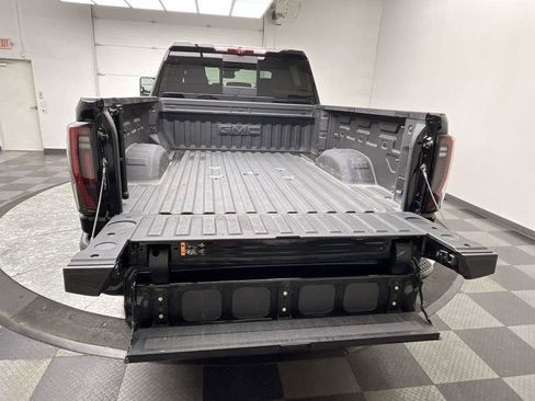 Used 2025 GMC Sierra 2500 AT4 w/ AT4 Premium Plus Package AWD/4WD image 7