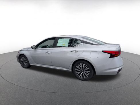 Used 2024 Nissan Altima 2.5 SV image 10