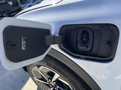 New 2026 Chevrolet Equinox EV LT image 27