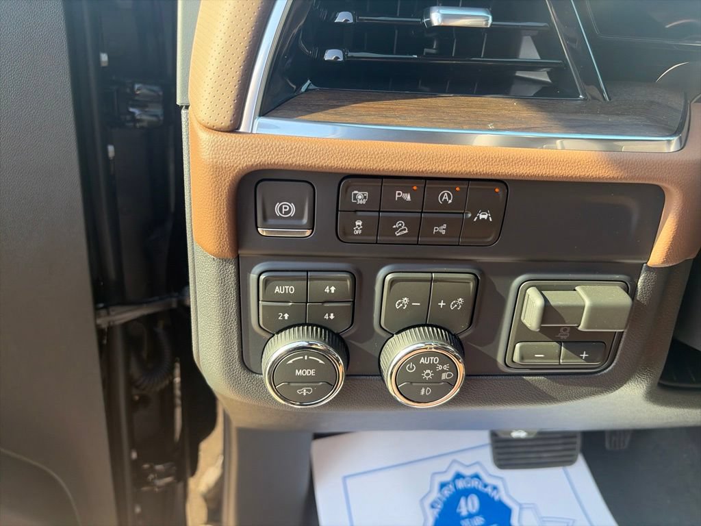 New 2026 Chevrolet Suburban High Country AWD/4WD image 19